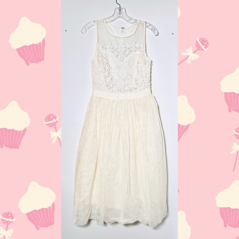 White garden elopement wedding dress